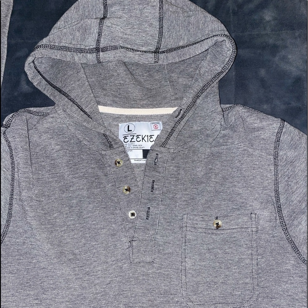 Men’s hooded long sleeve shirt